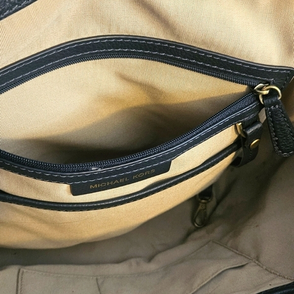 MICHAEL KORS Junie Chevron Navy & White Backpack Leather Medium Beautiful EUC main image 4